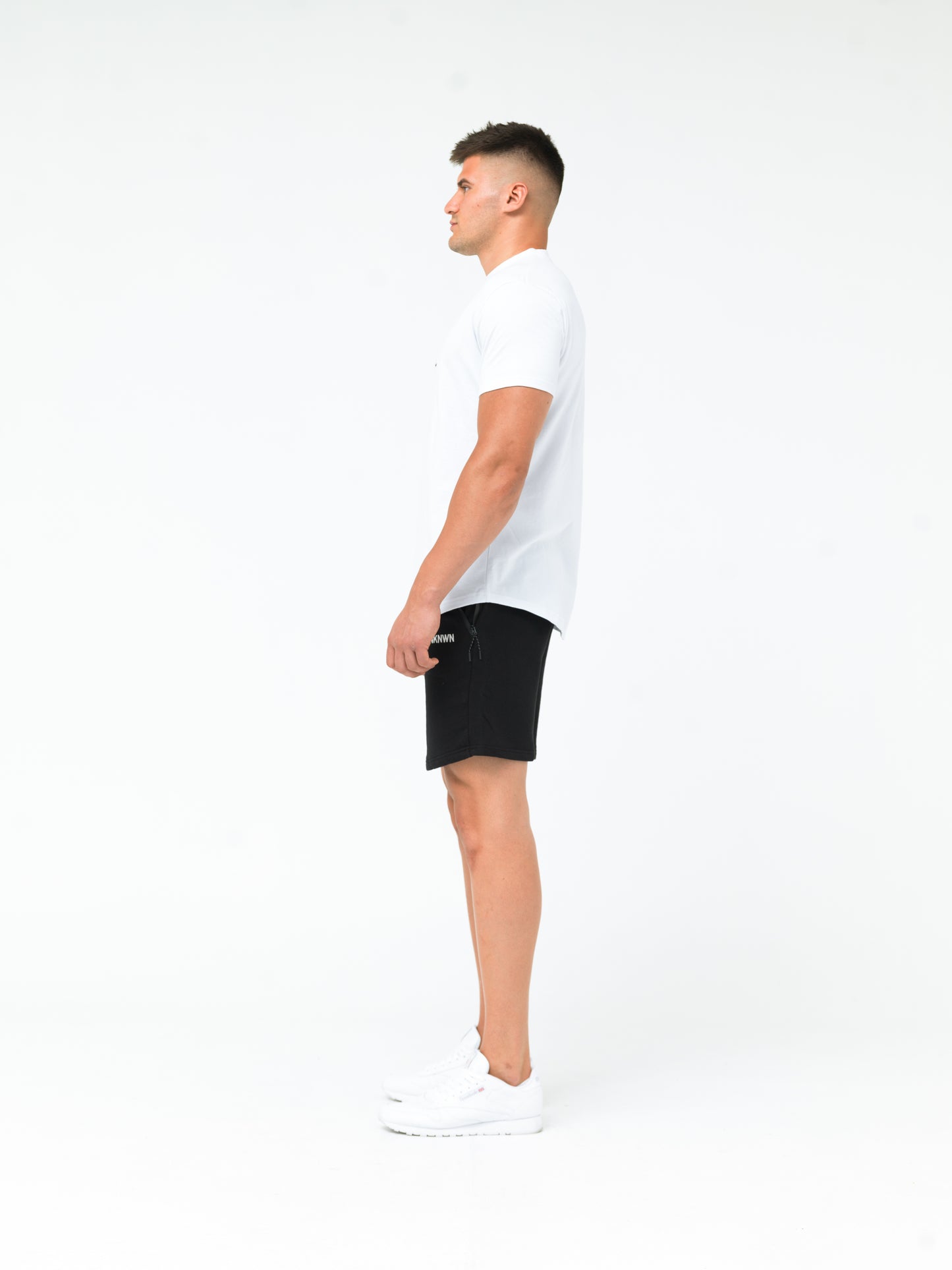 SIGNATURE CURVED HEM TEE- WHITE