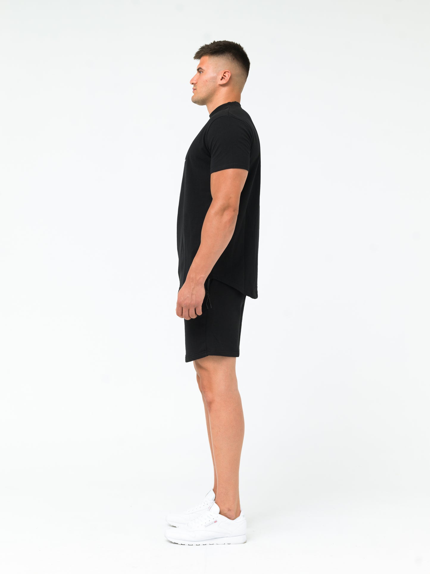 SIGNATURE CURVED HEM TEE - BLACK